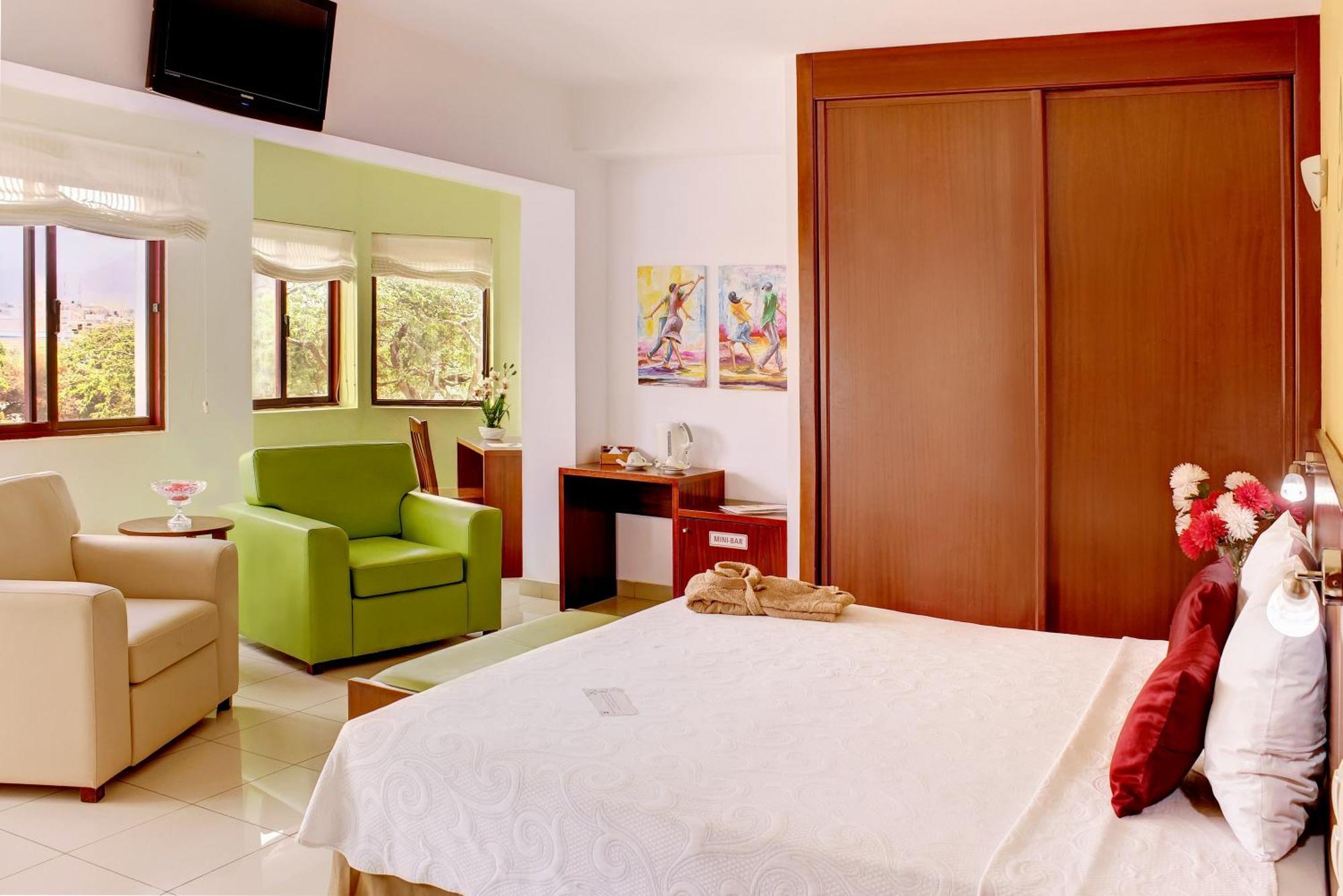 Hotel Livvo Don Paco Mindelo Buitenkant foto