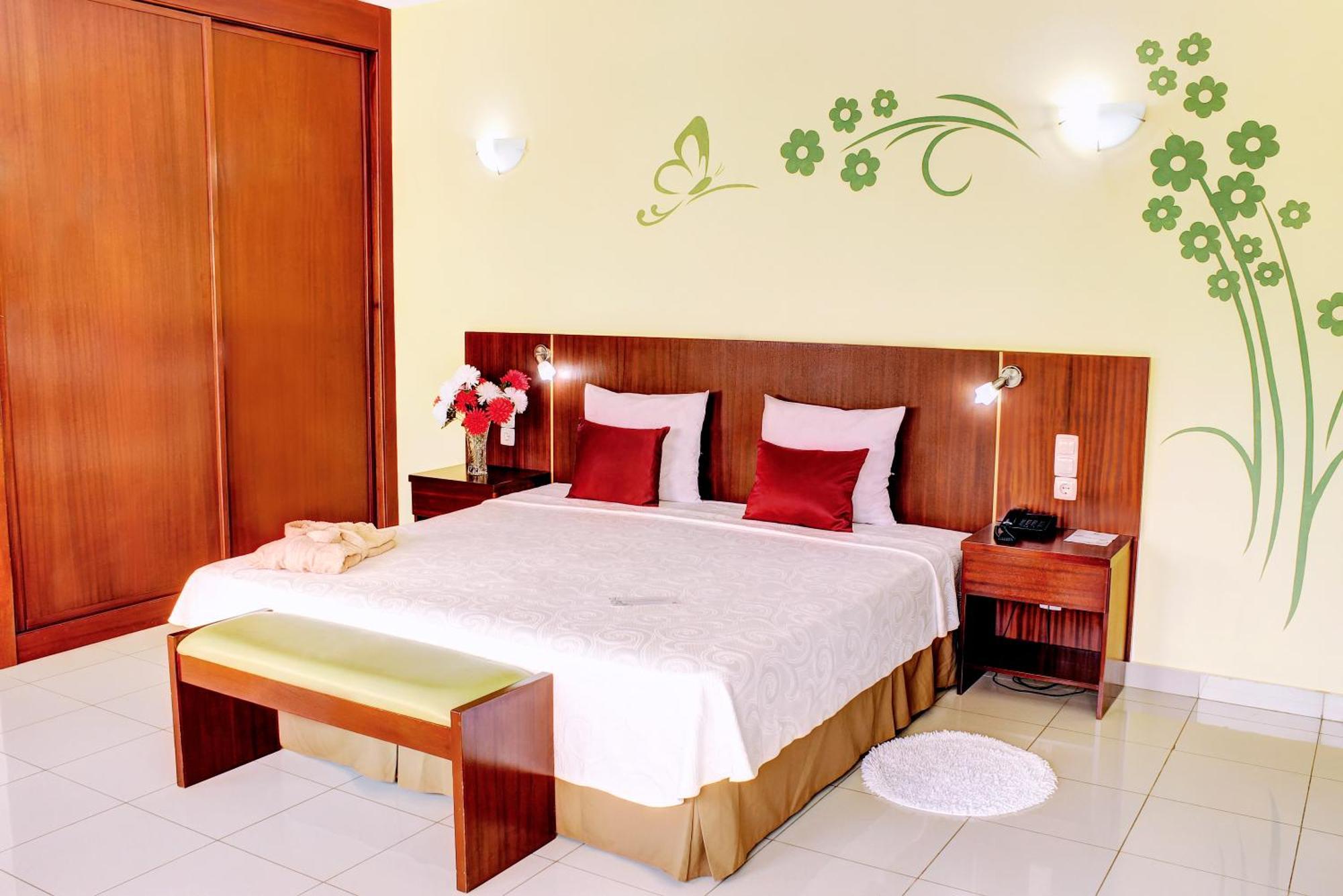 Hotel Livvo Don Paco Mindelo Buitenkant foto